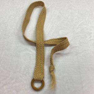 Weave rope belt. Blonde ring. Preowned.